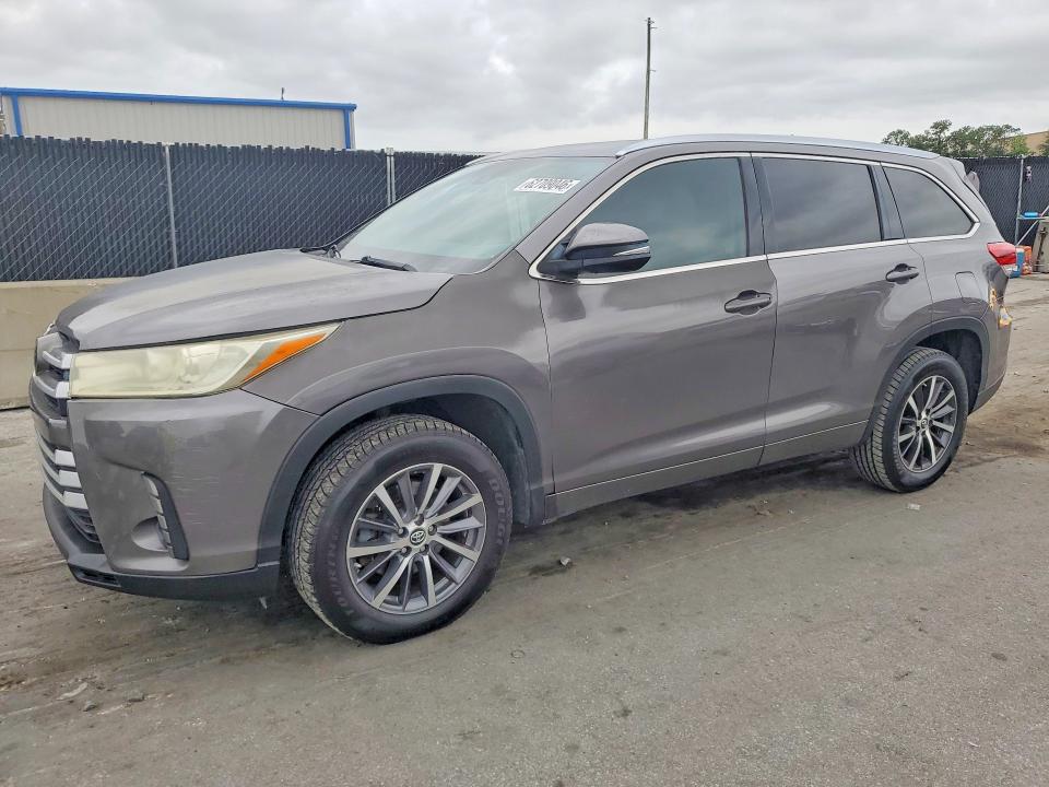 Продаж на аукціоні авто 2018 Toyota Highlander, vin: 5TDKZRFH1JS543095, номер лоту: 62709046