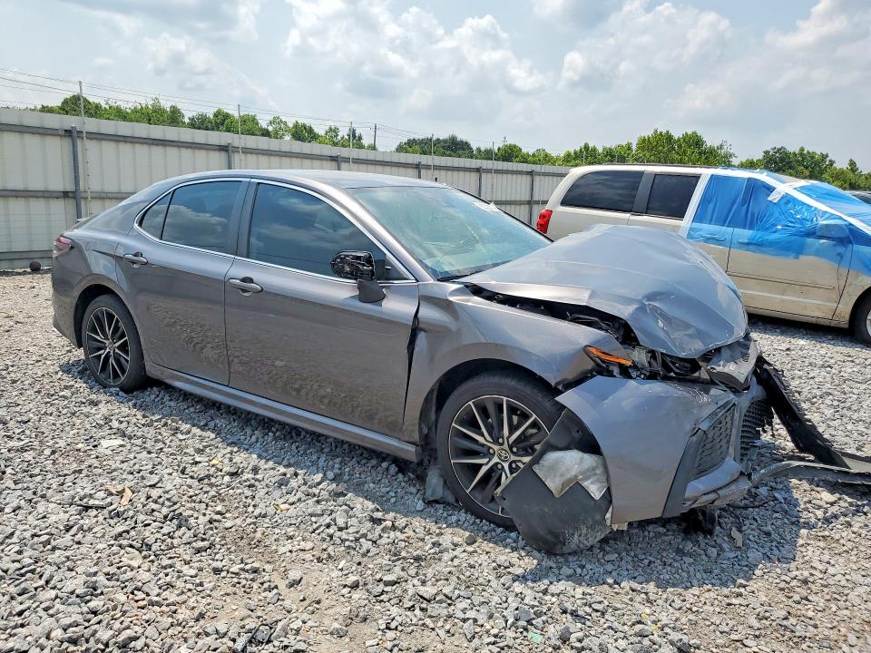 63326736 :رقم المزاد ، 4T1G11AKXMU573094 vin ، 2021 Toyota Camry مزاد بيع