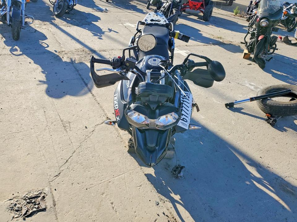 61777116 :رقم المزاد ، SMTE07BF9HT780334 vin ، 2017 Triumph Motorcycle Tiger مزاد بيع