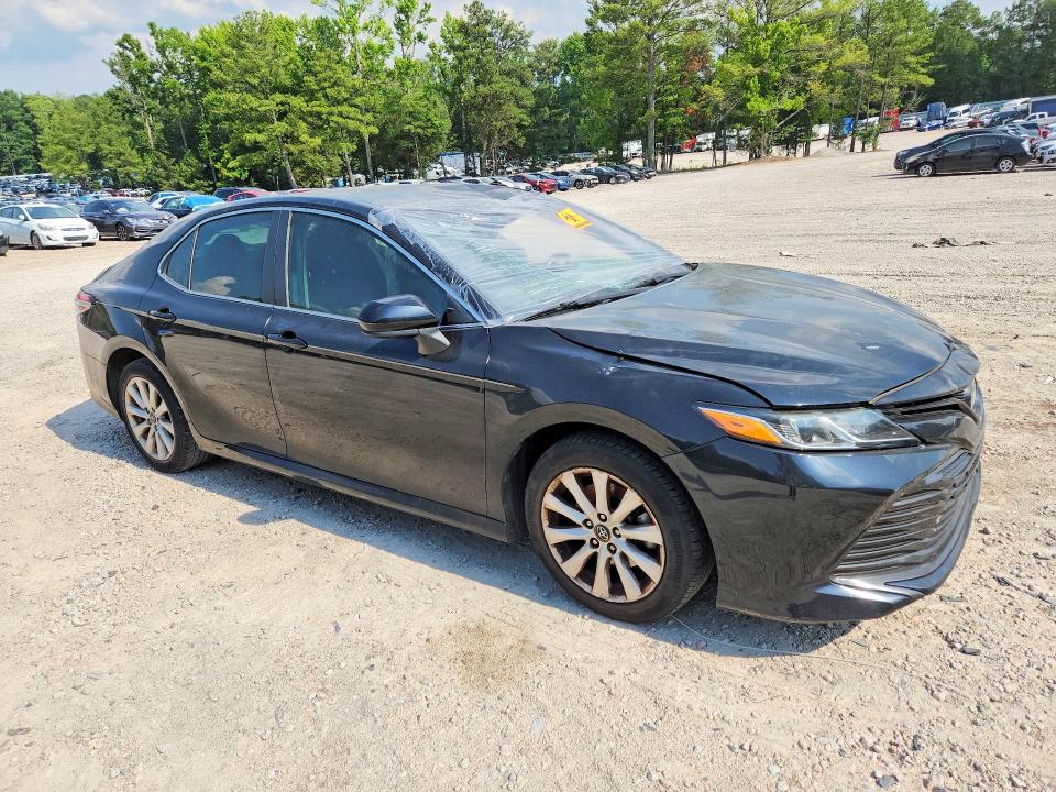 2018 Toyota Camry მანქანა იყიდება აუქციონზე, vin: 4T1B11HK2JU650701, აუქციონის ნომერი: 58041536
