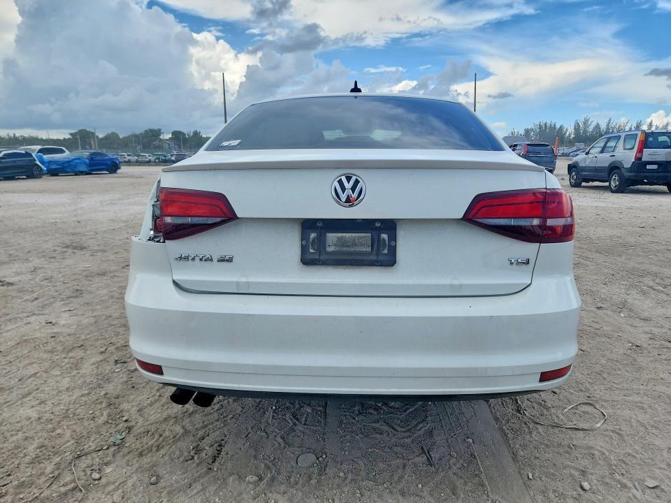 85607065 :رقم المزاد ، 3VWDB7AJ4HM399285 vin ، 2017 Volkswagen Jetta مزاد بيع
