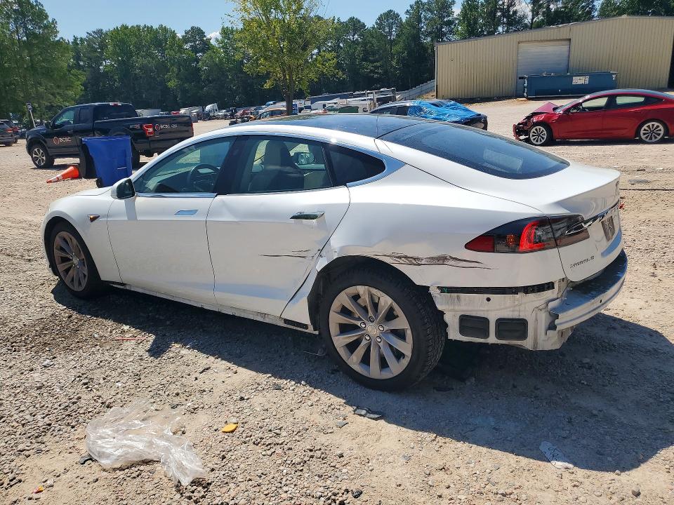63232426 :رقم المزاد ، 5YJSA1E24JF252407 vin ، 2018 Tesla Model S مزاد بيع