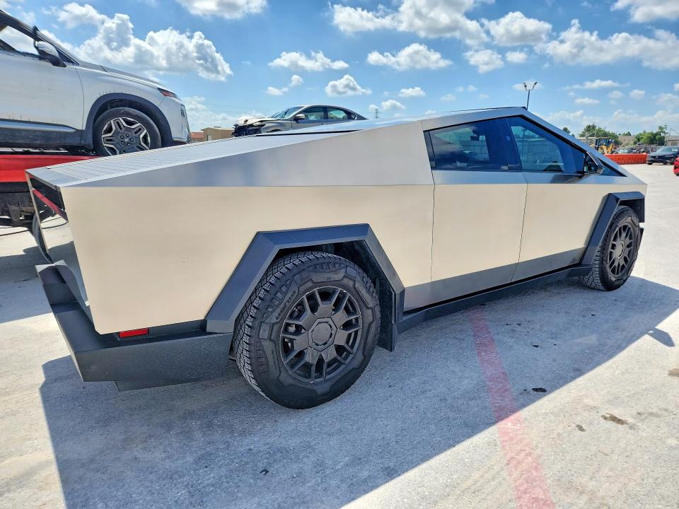 Продажа на аукционе авто 2024 Tesla Cybertruck, vin: 7G2CEHEE9RA026641, номер лота: 60189616