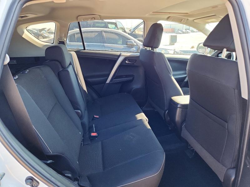 60681676 :رقم المزاد ، 2T3RFREV5JW856809 vin ، 2018 Toyota Rav4 مزاد بيع
