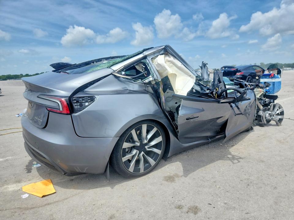 61761326 :رقم المزاد ، 5YJ3E1EB6SF909783 vin ، 2025 Tesla Model 3 مزاد بيع