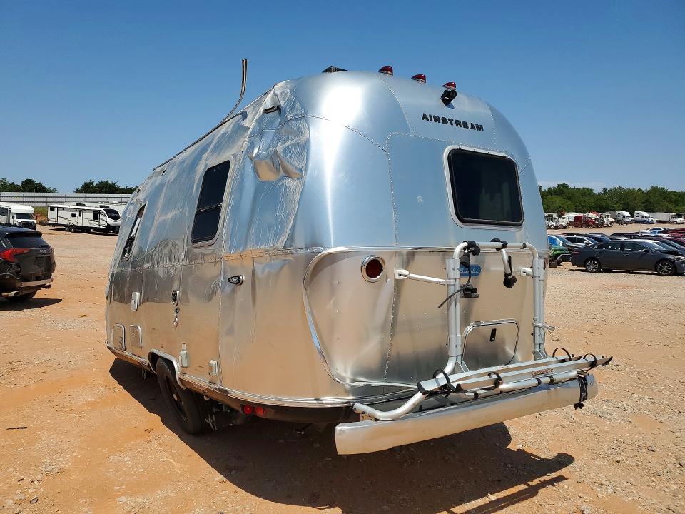 60662576 :رقم المزاد ، 1STCMAA11MJ557385 vin ، 2021 Airstream Camper مزاد بيع
