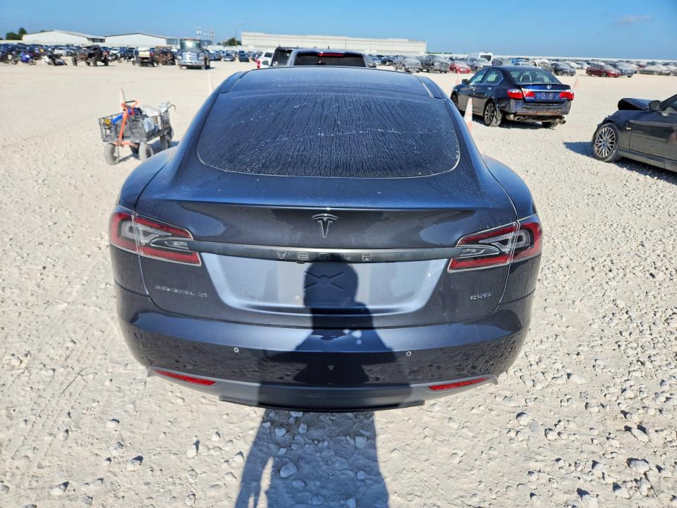 2015 Tesla Model S მანქანა იყიდება აუქციონზე, vin: 5YJSA1E27FF112486, აუქციონის ნომერი: 60631236