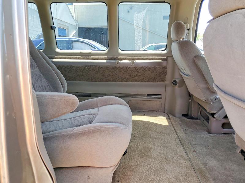 58607236 :رقم المزاد ، 1GNFG65R211227130 vin ، 2001 Chevrolet Express G1500 مزاد بيع
