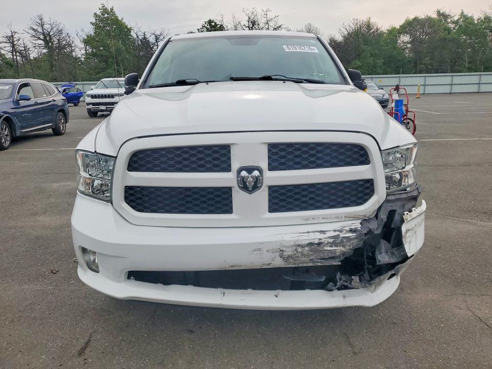 61916716 :رقم المزاد ، 1C6RR7KT3FS557339 vin ، 2015 Ram 1500 مزاد بيع