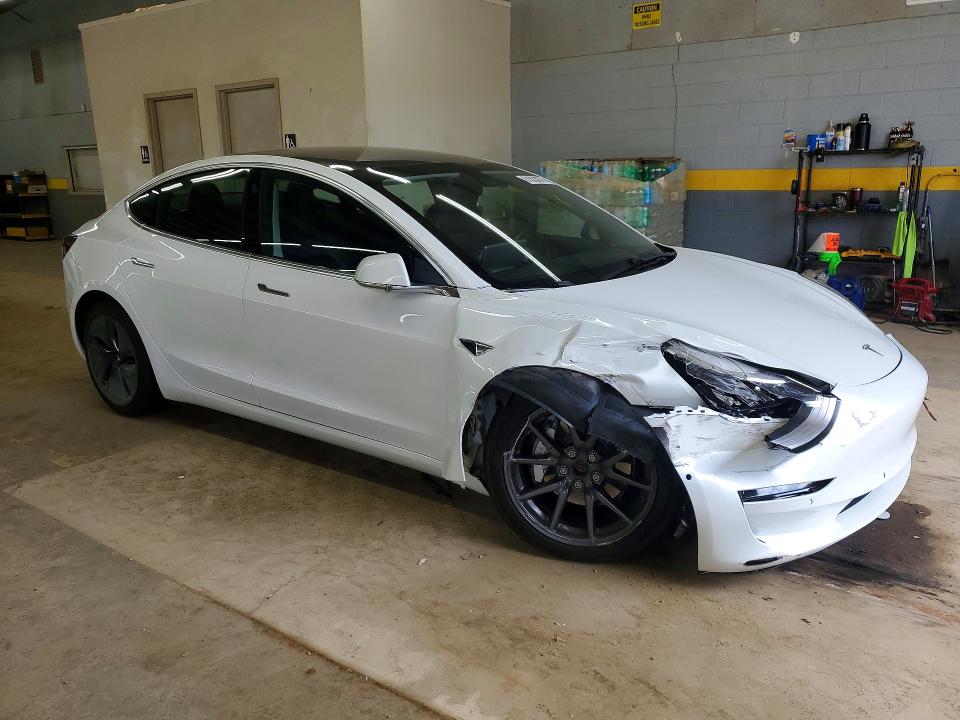 Продажа на аукционе авто 2019 Tesla Model 3, vin: 5YJ3E1EB2KF469237, номер лота: 61833876