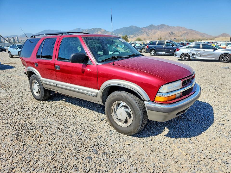 63428086 :رقم المزاد ، 1GNDT13W7Y2385532 vin ، 2000 Chevrolet Blazer مزاد بيع