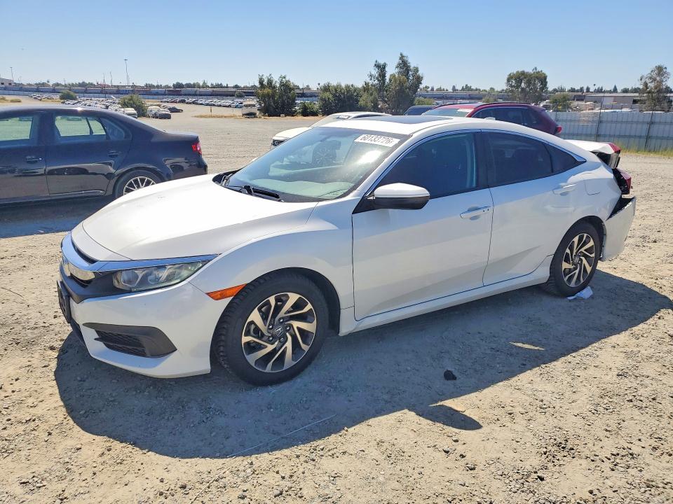 60133726 :رقم المزاد ، 19XFC2F70JE206607 vin ، 2018 Honda Civic مزاد بيع