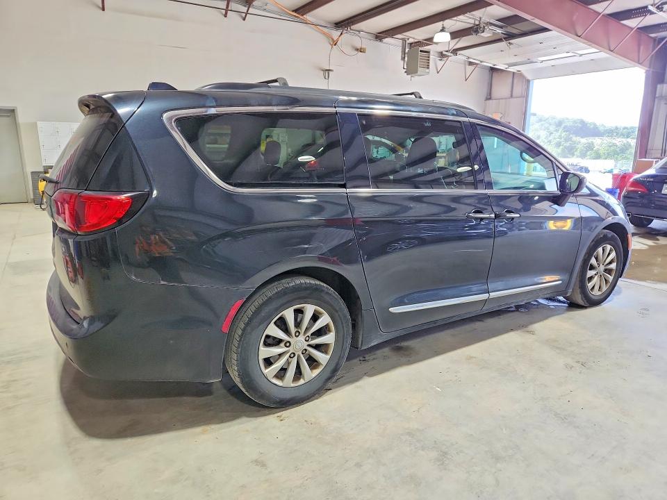 62324406 :رقم المزاد ، 2C4RC1BG7HR788338 vin ، 2017 Chrysler Pacifica مزاد بيع