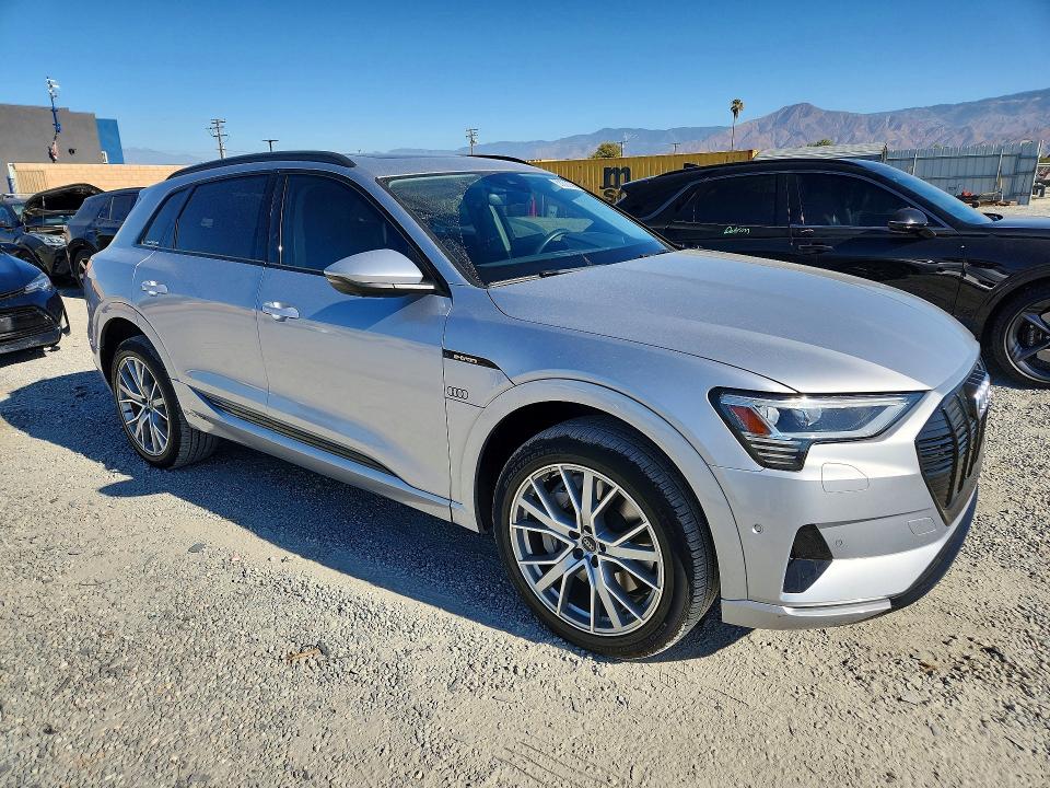 Продажа на аукционе авто 2021 Audi E-tron, vin: WA1VABGEXMB010720, номер лота: 63200066