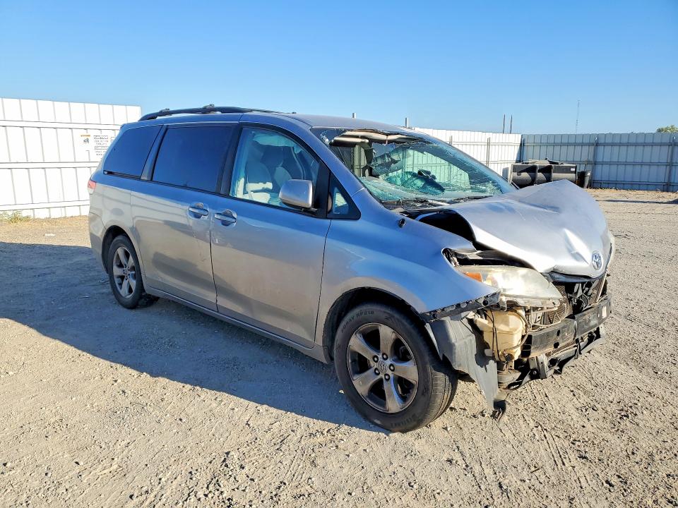 63214206 :رقم المزاد ، 5TDKK3DC5CS191506 vin ، 2012 Toyota Sienna مزاد بيع