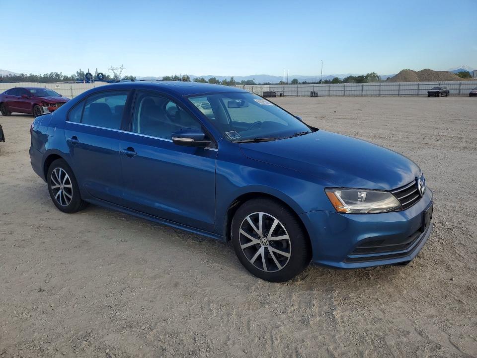 60226306 :رقم المزاد ، 3VWDB7AJ3HM261818 vin ، 2017 Volkswagen Jetta مزاد بيع
