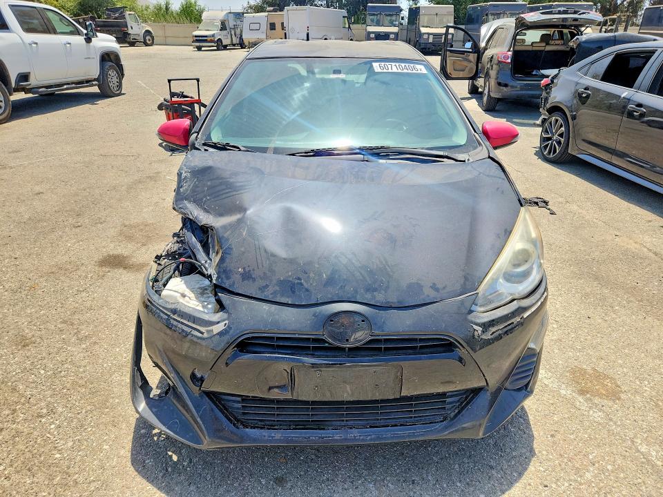 60710406 :رقم المزاد ، JTDKDTB36G1118645 vin ، 2016 Toyota Prius C مزاد بيع