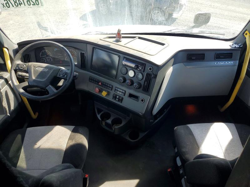 2022 Freightliner Cascadia 126 მანქანა იყიდება აუქციონზე, vin: 3AKJHHDR1NSMT3737, აუქციონის ნომერი: 62614876
