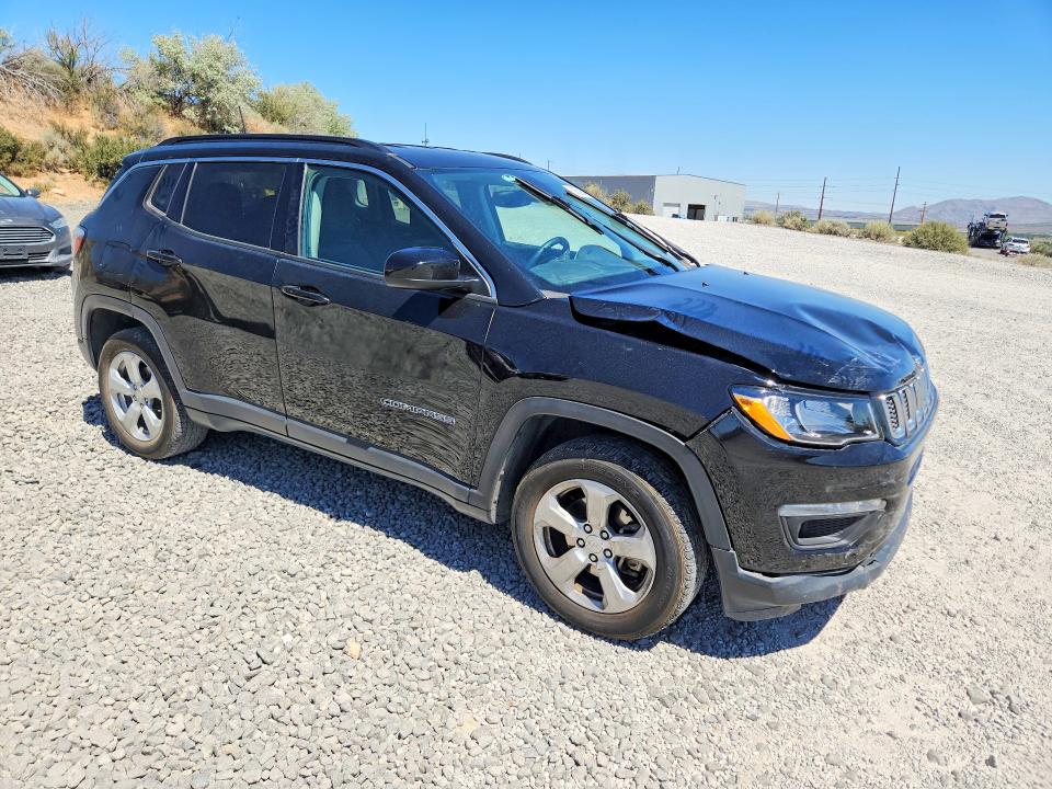 60629846 :رقم المزاد ، 3C4NJDBB7JT114767 vin ، 2018 Jeep Compass مزاد بيع