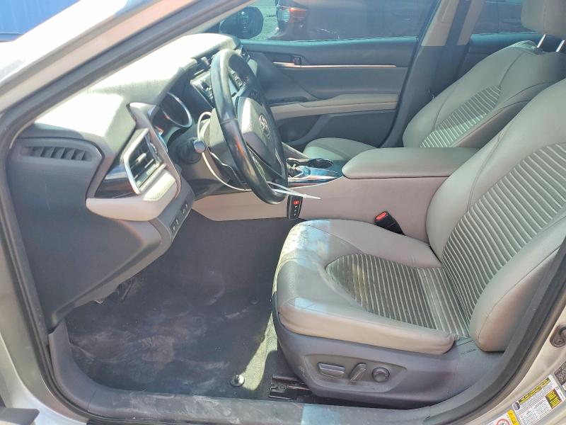 59000046 :رقم المزاد ، 4T1B11HK0JU619818 vin ، 2018 Toyota Camry مزاد بيع