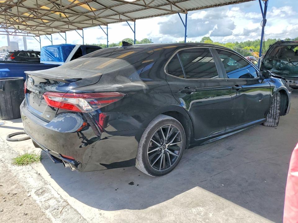 61911216 :رقم المزاد ، 4T1G11AK9MU608482 vin ، 2021 Toyota Camry مزاد بيع