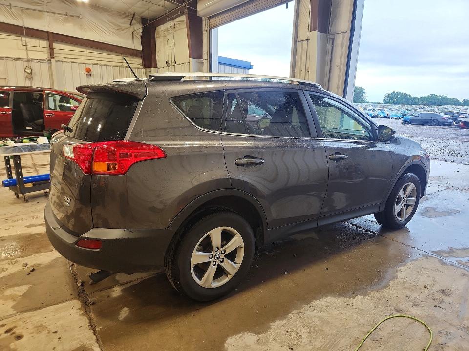 Продажа на аукционе авто 2015 Toyota Rav4, vin: JTMRFREV9FJ021608, номер лота: 61901426