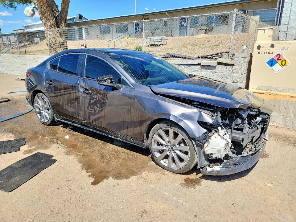 60707346 :رقم المزاد ، 3MZBPBCM6MM208530 vin ، 2021 Mazda 3 مزاد بيع