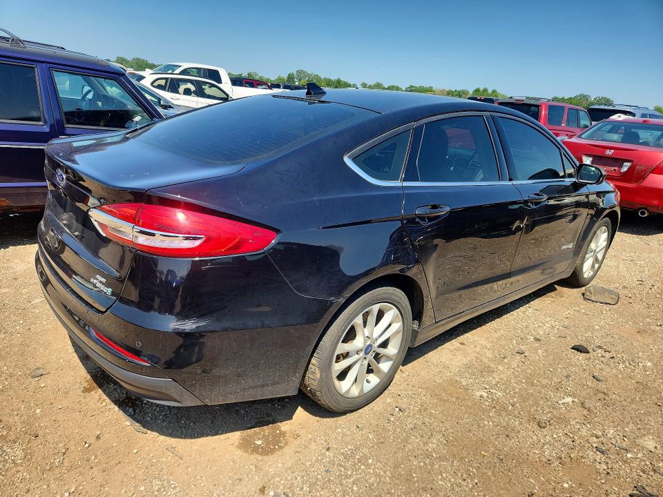 2019 Ford Fusion მანქანა იყიდება აუქციონზე, vin: 3FA6P0LU0KR140451, აუქციონის ნომერი: 59836086