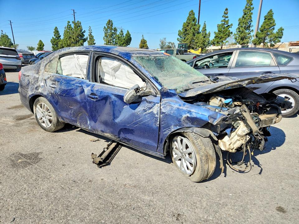 59907006 :رقم المزاد ، 3VWDP7AJ0DM257995 vin ، 2013 Volkswagen Jetta مزاد بيع