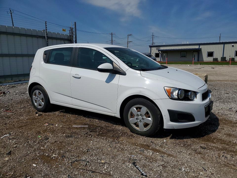 60477556 :رقم المزاد ، 1G1JA6SH8F4198005 vin ، 2015 Chevrolet Sonic مزاد بيع