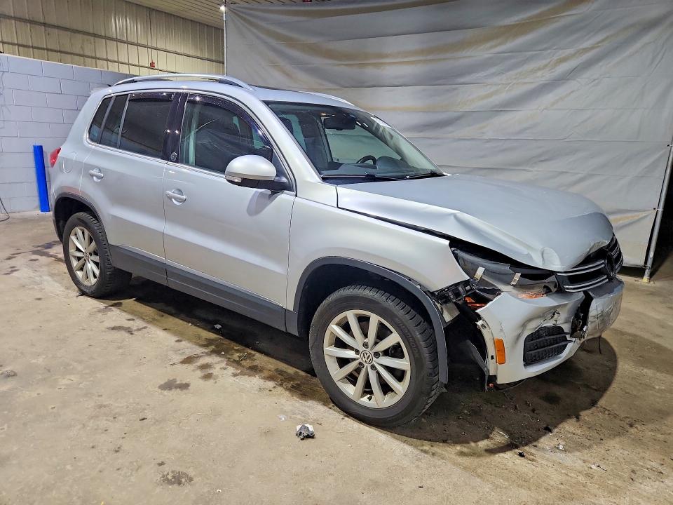 61516926 :رقم المزاد ، WVGSV7AX8HK039574 vin ، 2017 Volkswagen Tiguan مزاد بيع