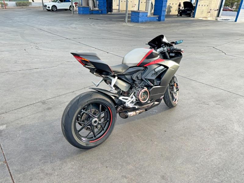 Продажа на аукционе авто 2024 Ducati Panigale, vin: ZDMHAATW4RB015404, номер лота: 61250406