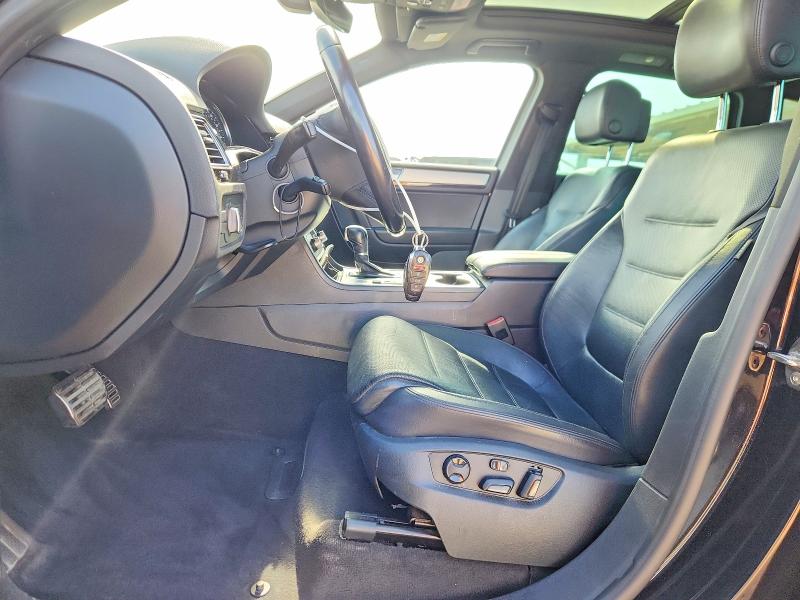 61713686 :رقم المزاد ، WVGRF7BP8HD004466 vin ، 2017 Volkswagen Tiguan مزاد بيع