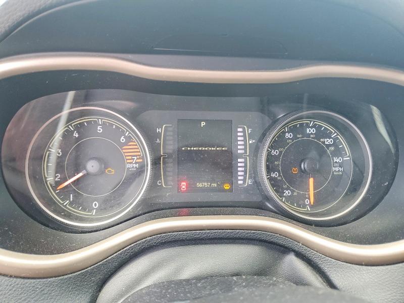 62617676 :رقم المزاد ، 1C4PJLCB4JD596900 vin ، 2018 Jeep Cherokee مزاد بيع