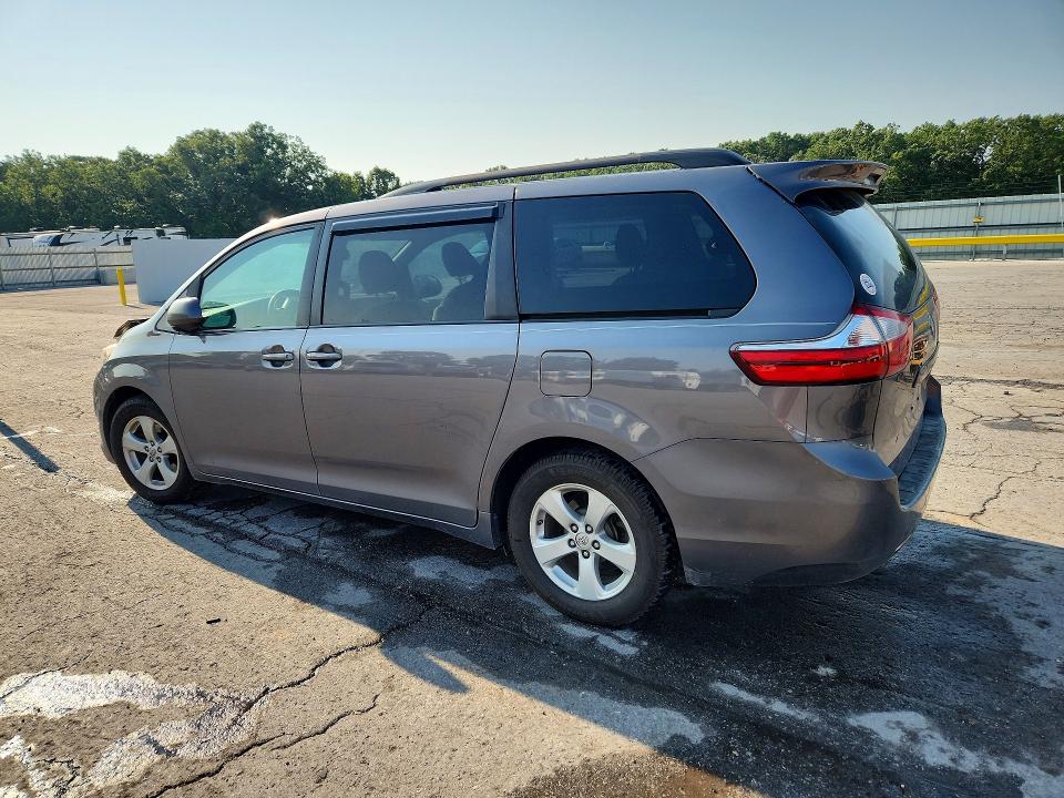 2017 Toyota Sienna მანქანა იყიდება აუქციონზე, vin: 5TDKZ3DC1HS884043, აუქციონის ნომერი: 62049066