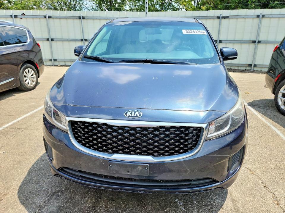 63241296 :رقم المزاد ، KNDMB5C12H6224635 vin ، 2017 Kia Sedona مزاد بيع