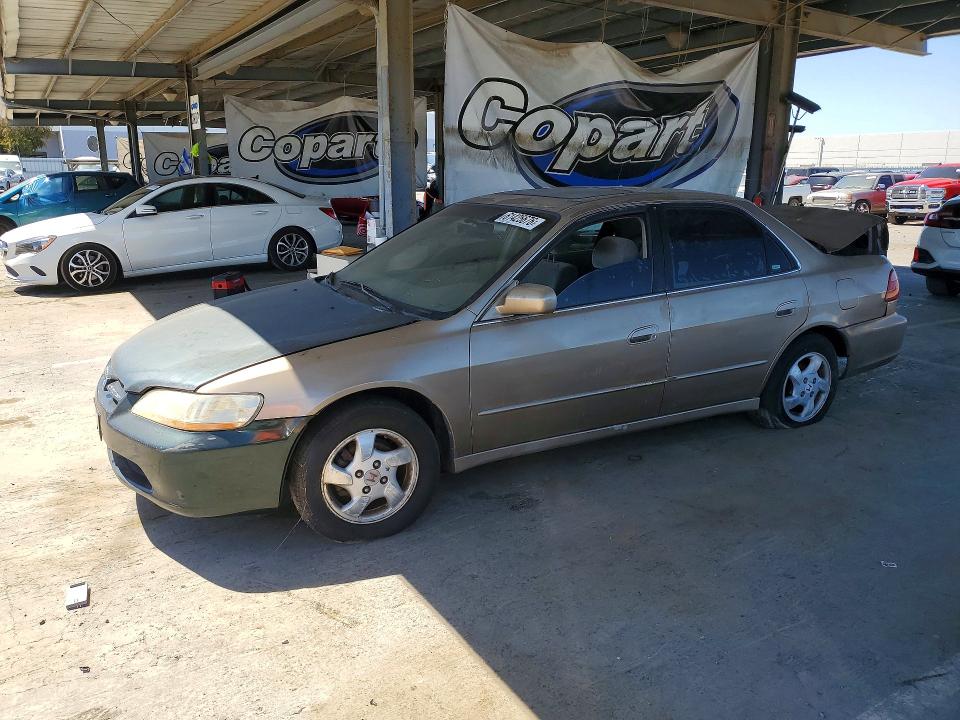 Auction sale of the 1998 Honda Accord, vin: 1HGCG6670WA083367, lot number: 61425676