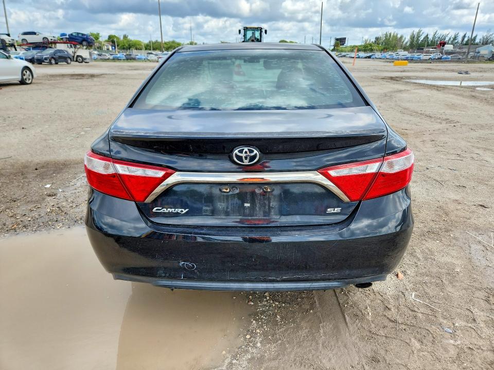 63391996 :رقم المزاد ، 4T1BF1FK9FU082006 vin ، 2015 Toyota Camry مزاد بيع