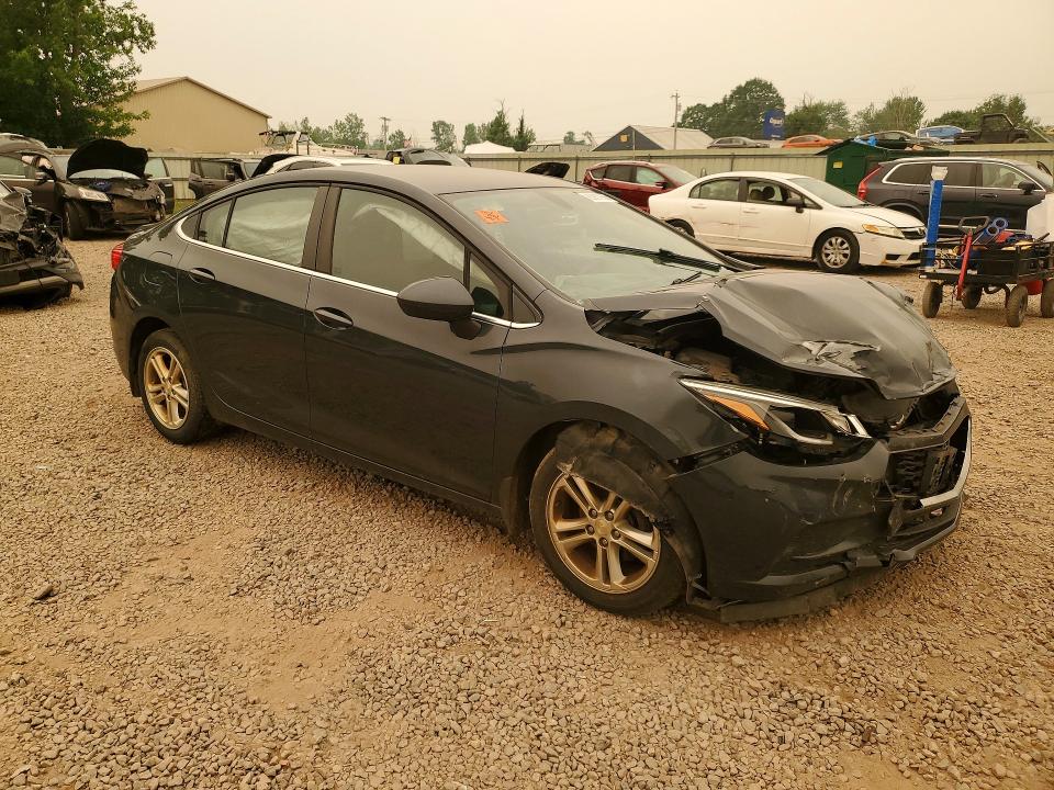 60967956 :رقم المزاد ، 1G1BE5SM5H7258114 vin ، 2017 Chevrolet Cruze مزاد بيع