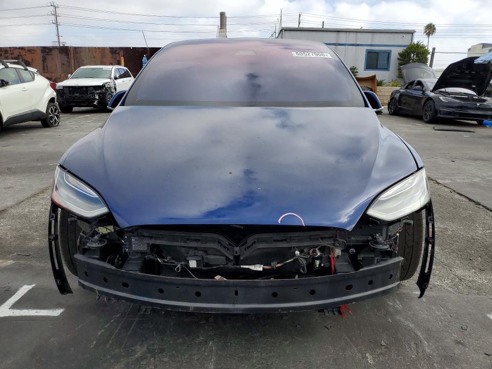 60527906 :رقم المزاد ، 5YJXCDE26HF070168 vin ، 2017 Tesla Model X مزاد بيع