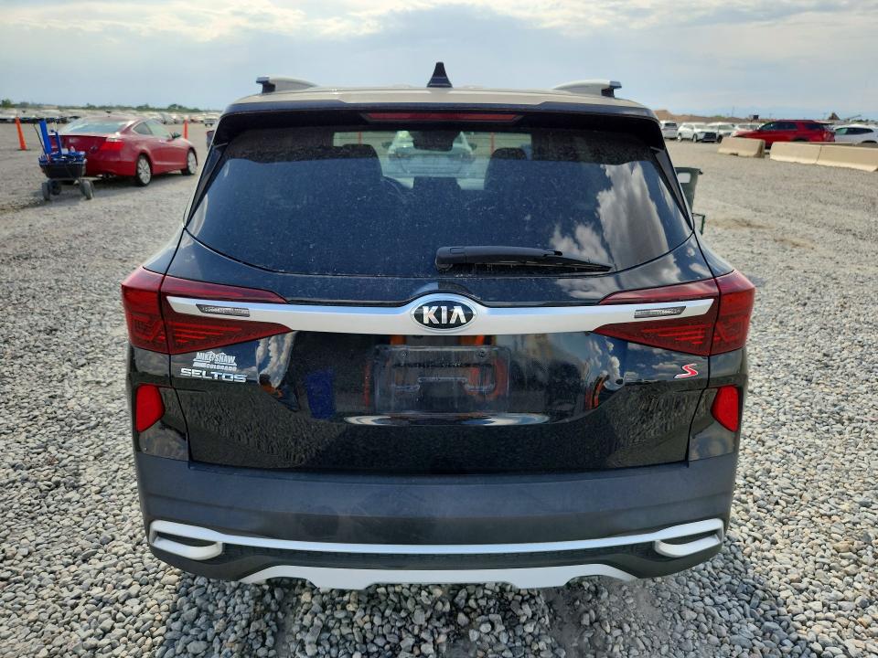 2021 Kia Seltos მანქანა იყიდება აუქციონზე, vin: KNDEU2AA3M7105710, აუქციონის ნომერი: 61153656