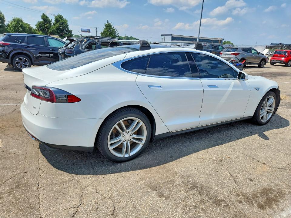 62143706 :رقم المزاد ، 5YJSA1H16EFP36359 vin ، 2014 Tesla Model S مزاد بيع