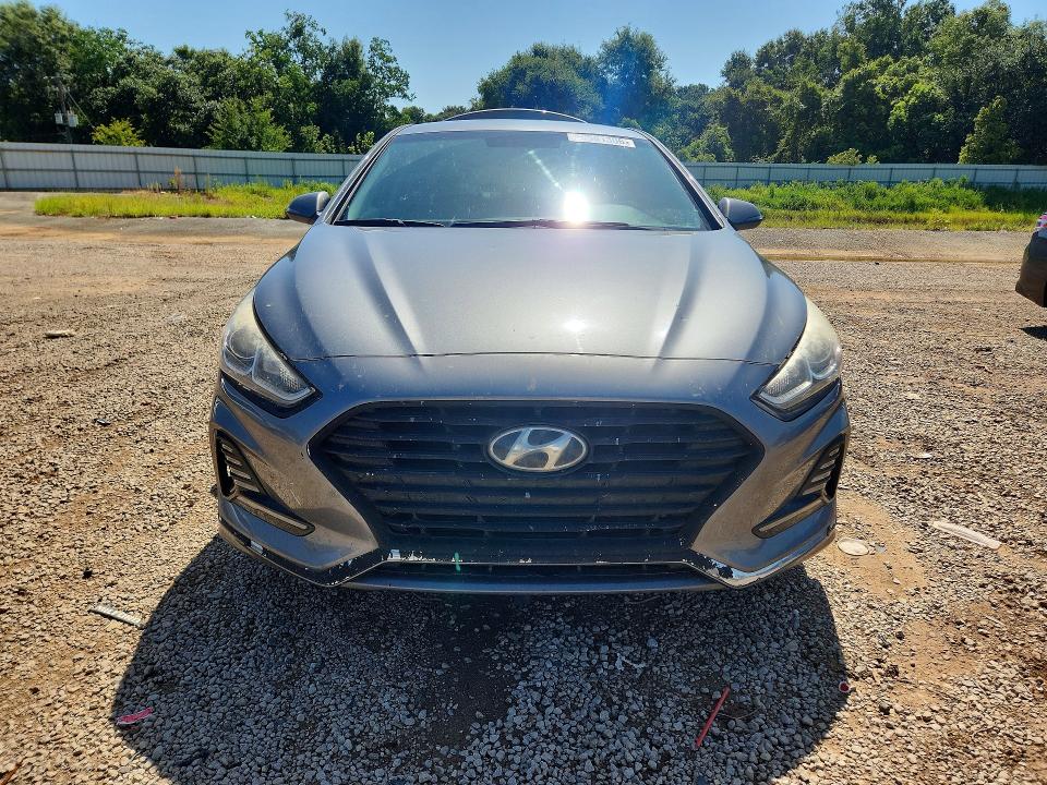 60981306 :رقم المزاد ، 5NPE34AF7JH685027 vin ، 2018 Hyundai Sonata مزاد بيع