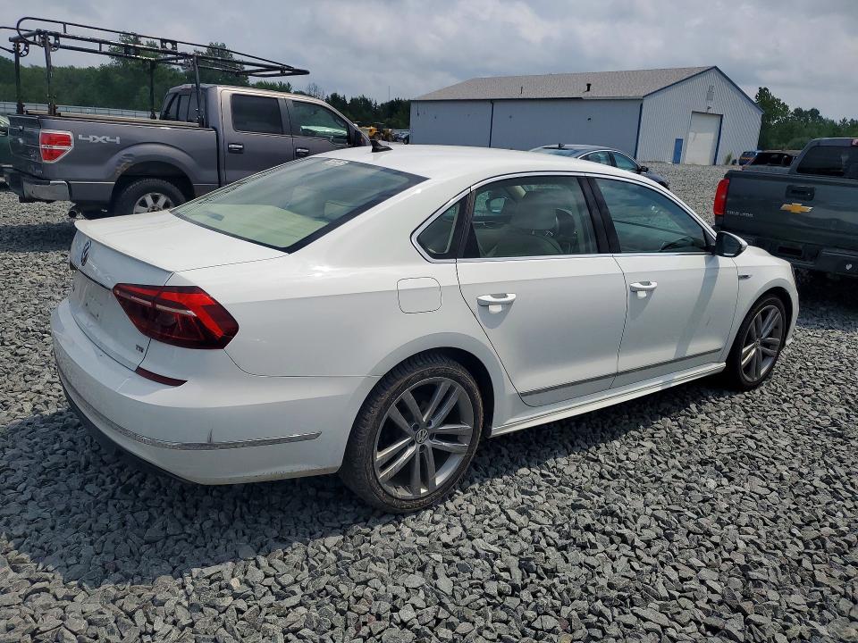 61964396 :رقم المزاد ، 1VWDT7A30HC044887 vin ، 2017 Volkswagen Passat مزاد بيع