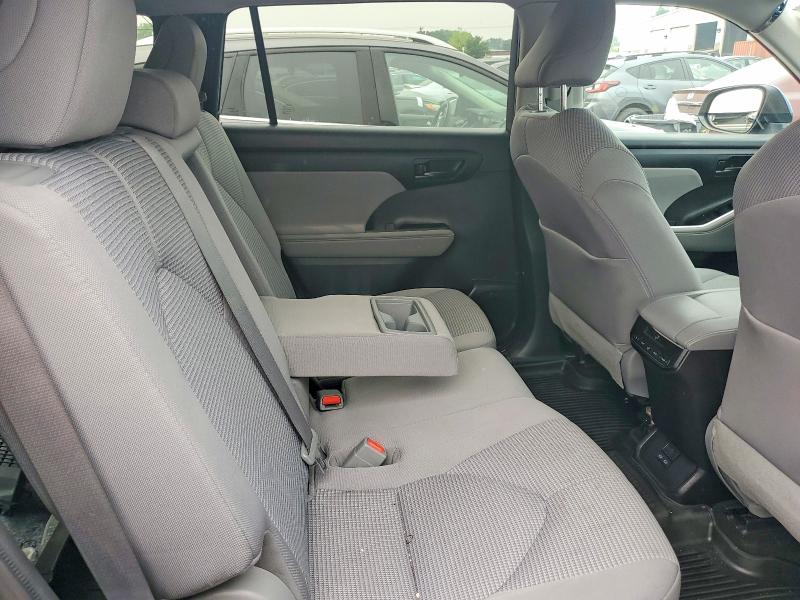 Продаж на аукціоні авто 2022 Toyota Highlander, vin: 5TDBZRBH6NS220849, номер лоту: 60482826