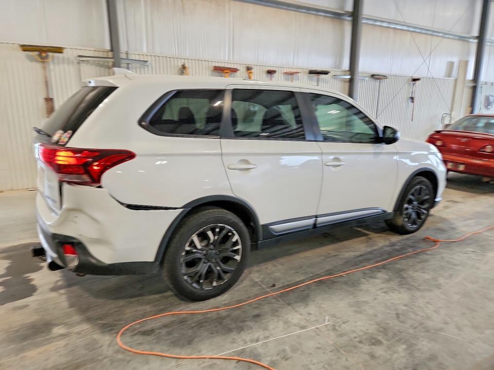 61122566 :رقم المزاد ، JA4AZ2A32HZ008567 vin ، 2017 Mitsubishi Outlander مزاد بيع