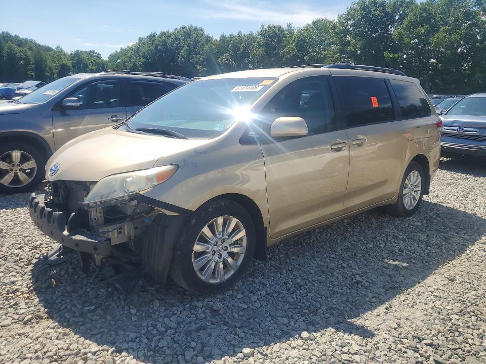 61474386 :رقم المزاد ، 5TDJK3DC5BS024637 vin ، 2011 Toyota Sienna مزاد بيع
