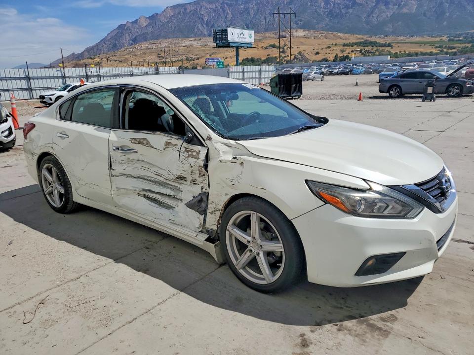 Продажа на аукционе авто 2017 Nissan Altima, vin: 1N4AL3AP0HN347468, номер лота: 59674496