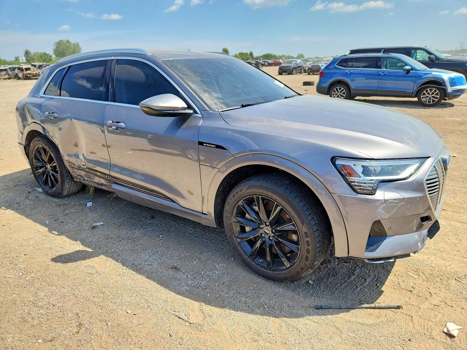 60221906 :رقم المزاد ، WA1AAAGE2MB006024 vin ، 2021 Audi E-tron مزاد بيع