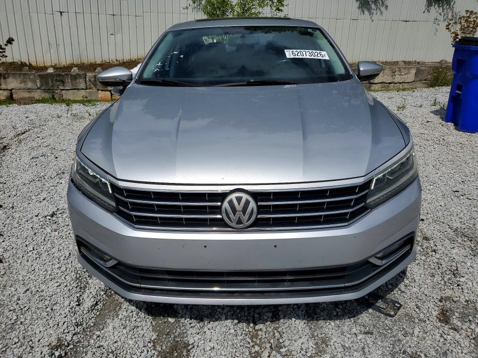 Продажа на аукционе авто 2017 Volkswagen Passat, vin: 1VWBT7A3XHC019812, номер лота: 62073026